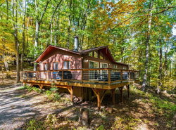 Hot Tub, Big Deck, Comm Pool, WiFi at Chalet Cabin