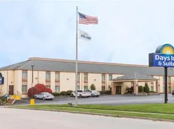 Days Inn & Suites by Wyndham Bloomington/Normal IL