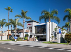 Holiday Inn Express & Suites Costa Mesa, an IHG Hotel