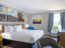 Days Inn & Suites by Wyndham Fort Bragg/Cross Creek Mall