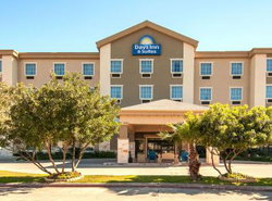 Days Inn & Suites by Wyndham San Antonio near Frost Bank Center