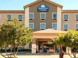 Days Inn & Suites by Wyndham San Antonio near Frost Bank Center