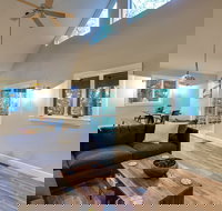 Snowline Cabin 69 - An Elegant Country Family Home - Accommodation New York