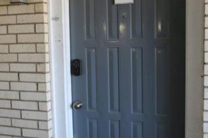 !!!Comfortable Stay Five Minutes Away!!! - thumb 2