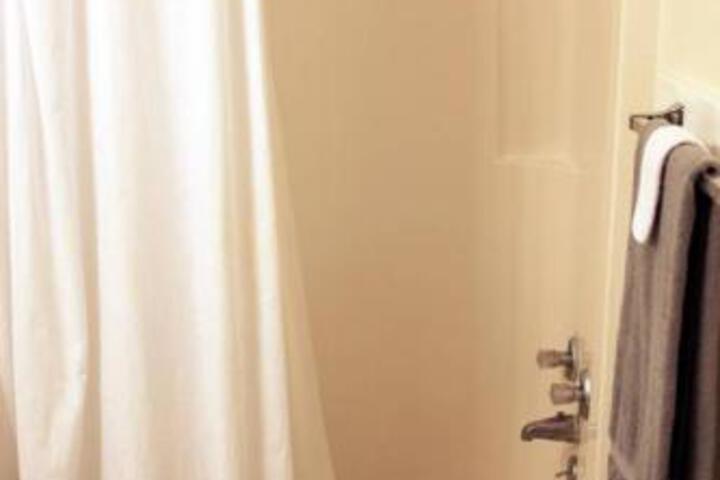 !!!Comfortable Stay Five Minutes Away!!! - thumb 3