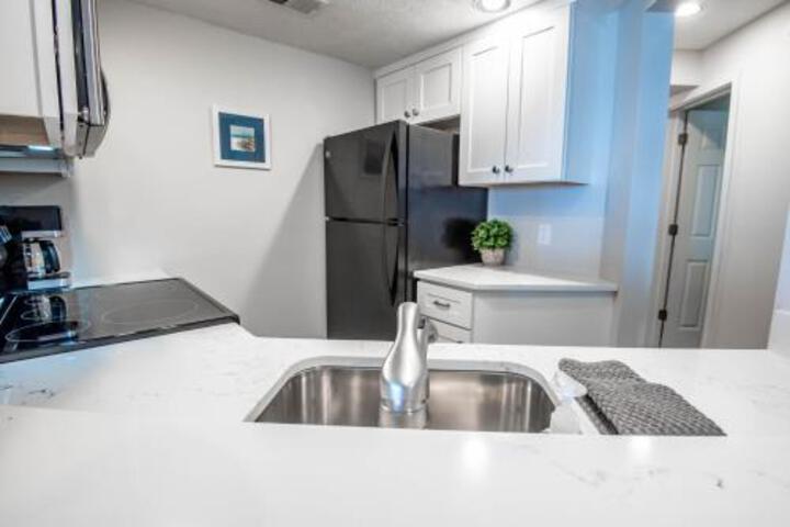 203 North Shore Inn - thumb 6