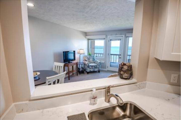 203 North Shore Inn - thumb 2