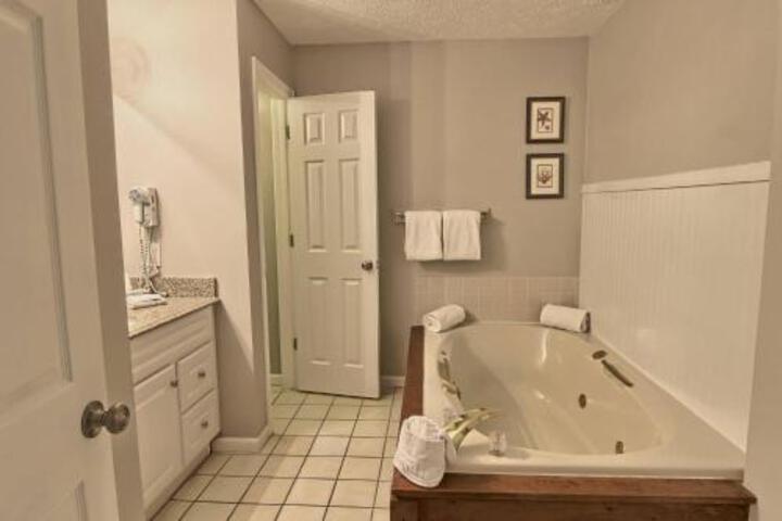 108 Pointes North Inn - thumb 6