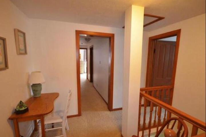 Schooner House Traverse City Cottage W / Deck! - thumb 1