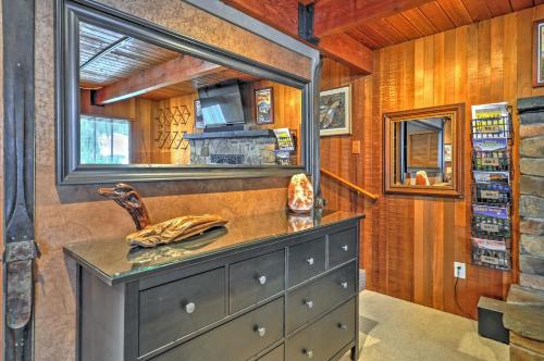 Inviting Mt. Hood Cabin With Deck 1 Mi To Skibowl! - thumb 5