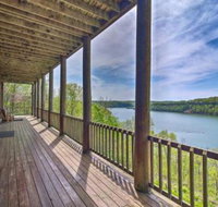Spacious Cabin on Dale Hollow Lake w / Hot Tub - Accommodation New York