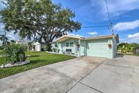 Canalfront Hudson Home with Private Dock  Yard