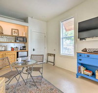 Old Town Getaway Walk to Shops Dining Bay - Accommodation New York