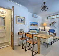 Walk to Beach from Chic Old Town Apt with Yard - Accommodation New York