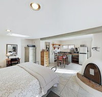 Casa Blanca Studio at Lumina Gardens W / Hot Tub Studio Bedroom Cottage - Accommodation New York