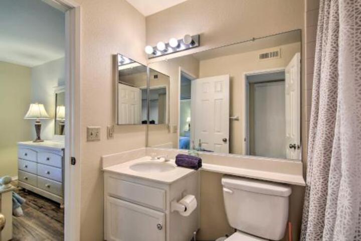 Palm Royale CC Apt With Golf Course & Mtn Views! - thumb 5