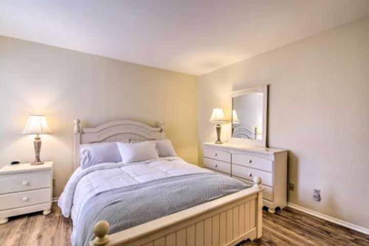 Palm Royale CC Apt With Golf Course & Mtn Views! - thumb 6