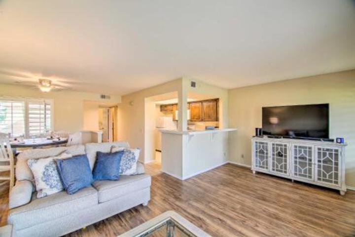 Palm Royale CC Apt With Golf Course & Mtn Views! - thumb 0