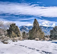 Eclectic Cabin with Kiva 11 Mi to Taos Ski - Accommodation New York