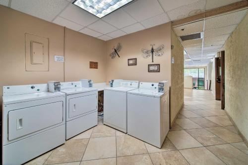 Cozy Condo: Walk To Salt River Fields Stadium - thumb 0