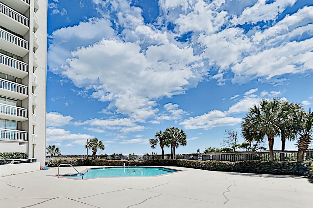 New Listing! Oceanfront Escape W / Pool Epic Views 3 Bedroom Condo - thumb 0
