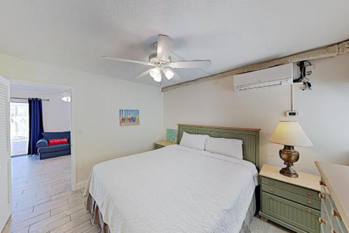 New Listing! Peaceful Retreat On Siesta Key Beach Apts - thumb 3