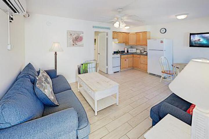 New Listing! Peaceful Retreat On Siesta Key Beach Apts - thumb 1