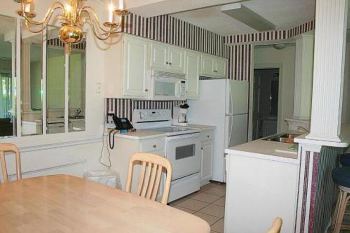 1302M Condo - thumb 2