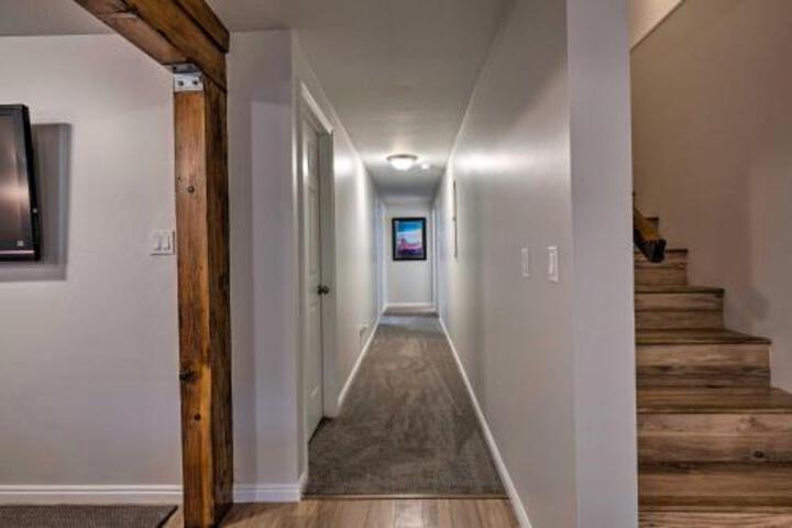 Updated Home W / Mtn Views + 8 Mi To Snowbird! - thumb 0