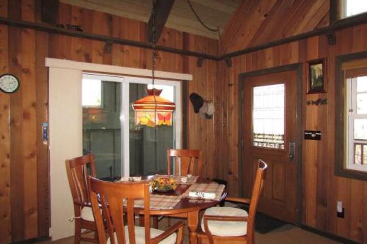 088 Rockspray Chalet Cabin - thumb 1