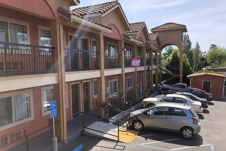 Valley Inn - thumb 1