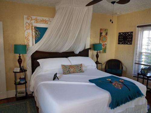 1848 Island Manor House - thumb 1