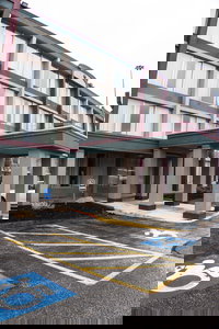 Super 8 by Wyndham Erie/I 90