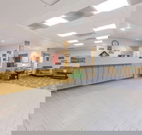 Super 8 by Wyndham Alma - Accommodation New York