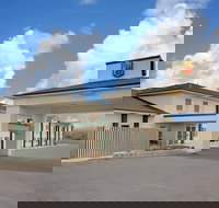 Super 8 by Wyndham Battle Mountain - Accommodation New York