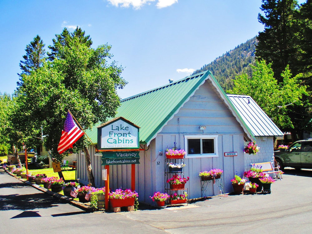 Lake Front Cabins - thumb 1