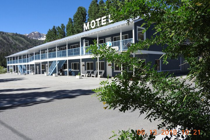 Gull Lake Lodge - thumb 2