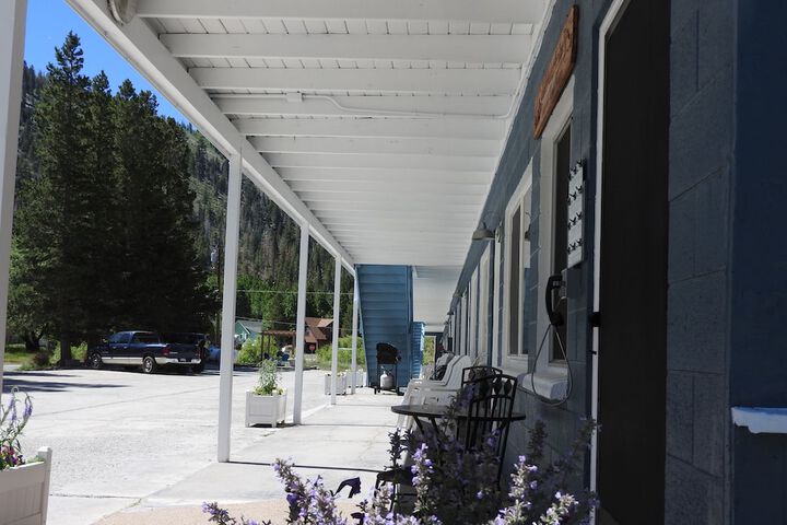 Gull Lake Lodge - thumb 1