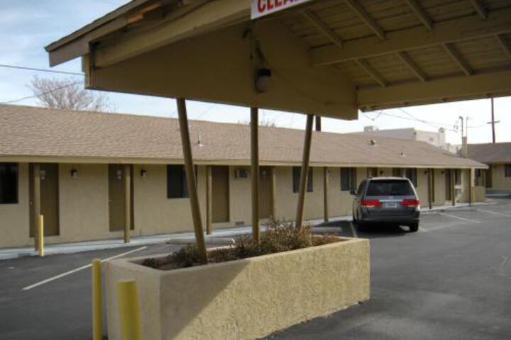 Lone Pine Budget Inn - thumb 0