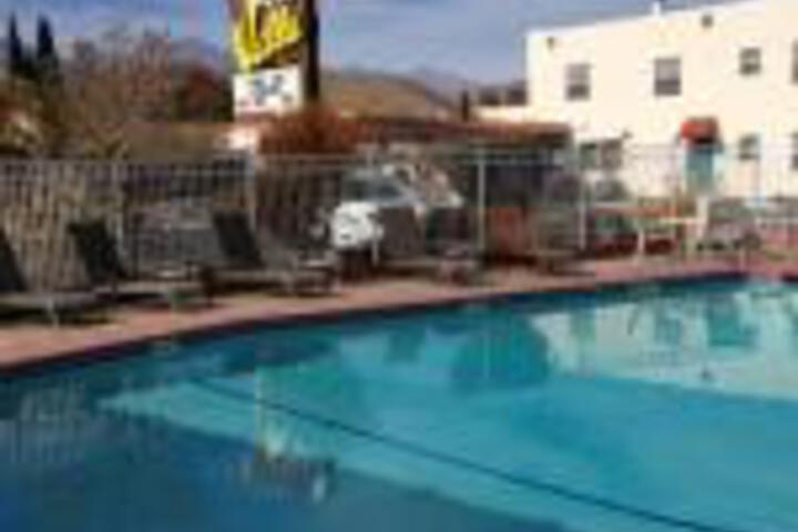 Dow Villa Motel - thumb 0