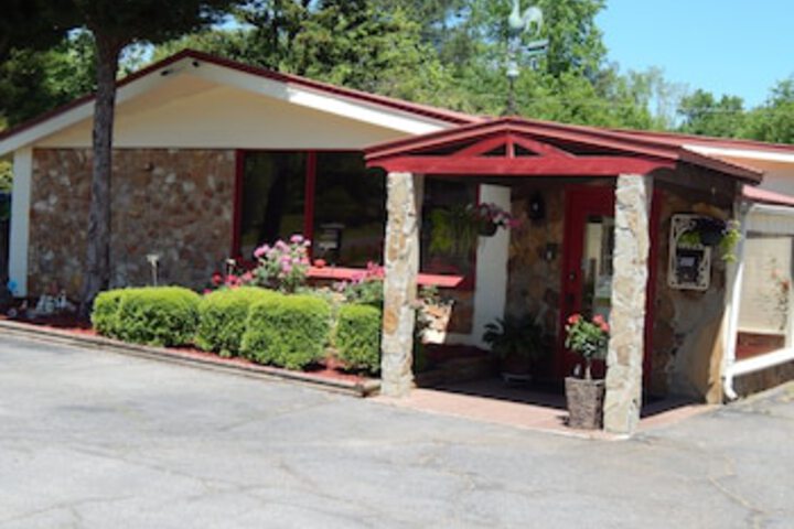 Valley Inn - thumb 0