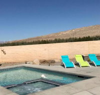 Gorgeous 3 Bedroom Home with Pool - Accommodation New York
