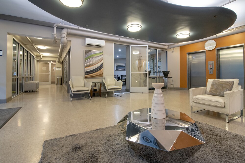 1 Bedroom Downtown Condo - thumb 3