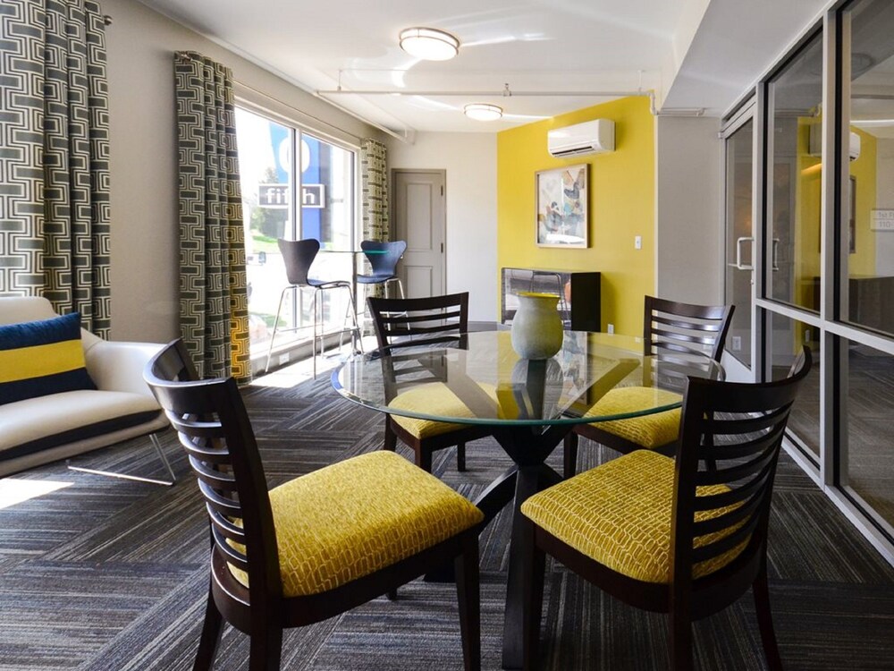 1 Bedroom Downtown Condo - thumb 2