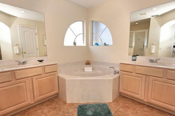 343glen 5 Bedroom Villa By Redawning - thumb 1