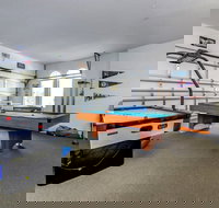 Calabay Parc at Tower Lake 635 Copeland Drive - Accommodation New York