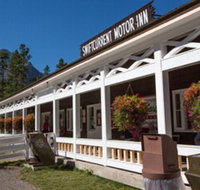 Swiftcurrent Motor Inn and Cabins - Inside the Park - Accommodation New York