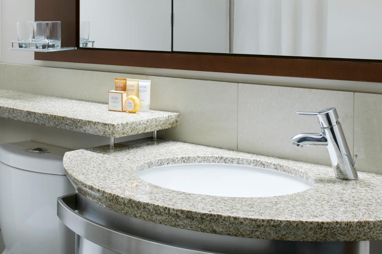 River Hotel - thumb 6