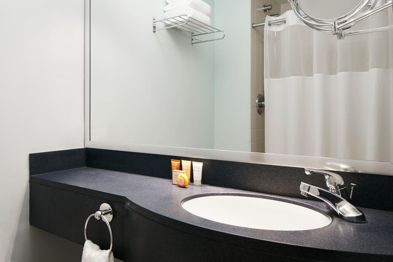 River Hotel - thumb 10