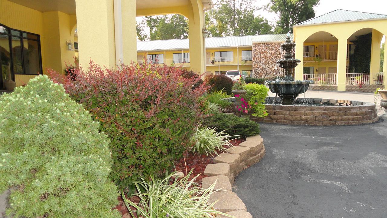 Golden Manor Inn & Suites - thumb 28